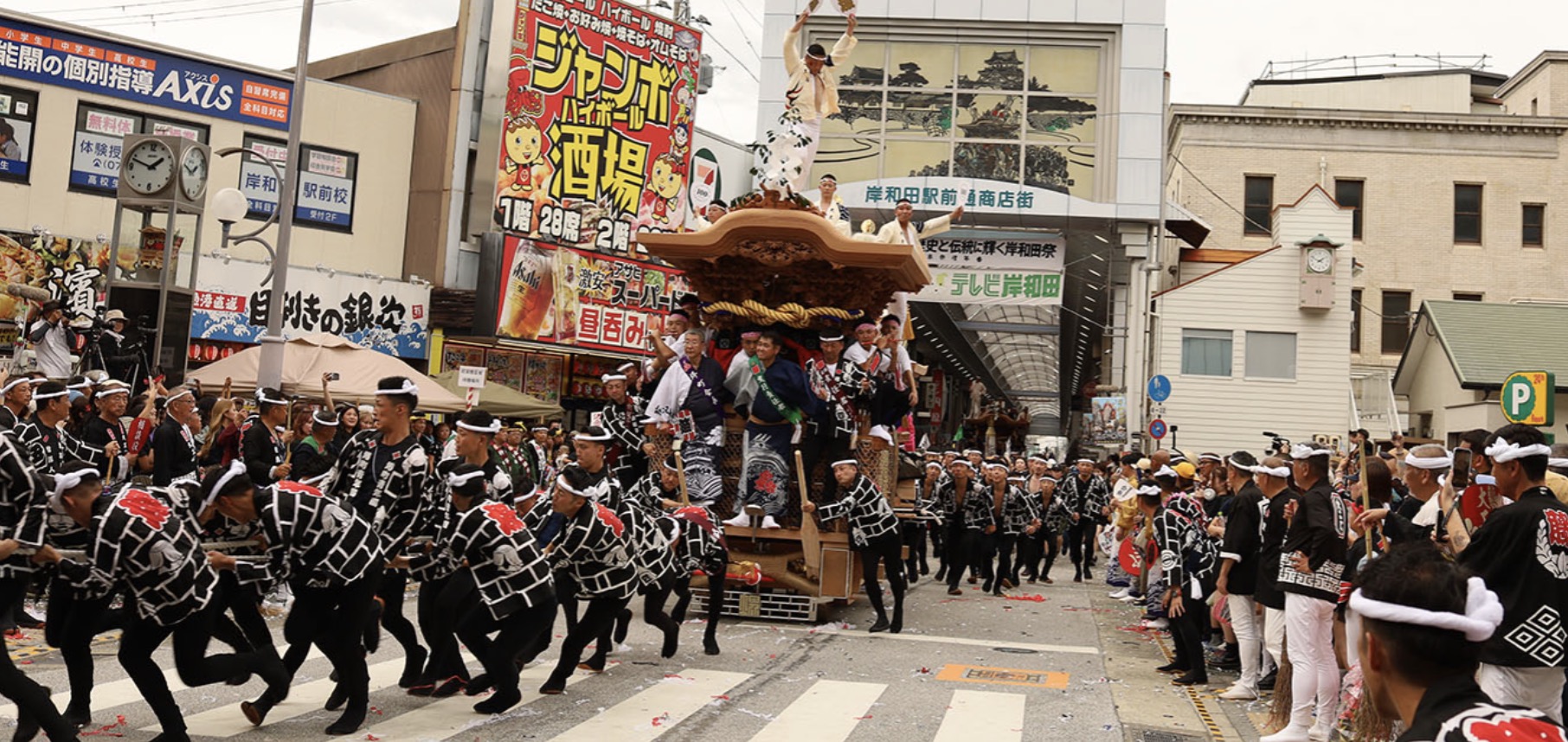 熱気と伝統が疾走する！岸和田だんじり祭の歴史と「やりまわし」